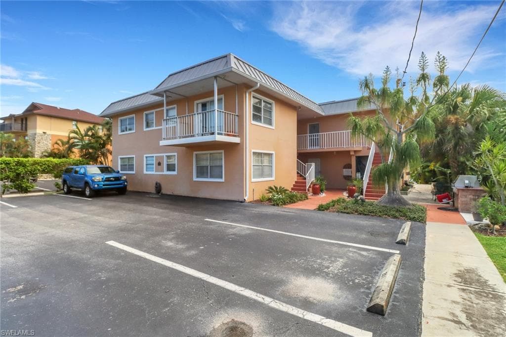 1195 Clam CT 202-4