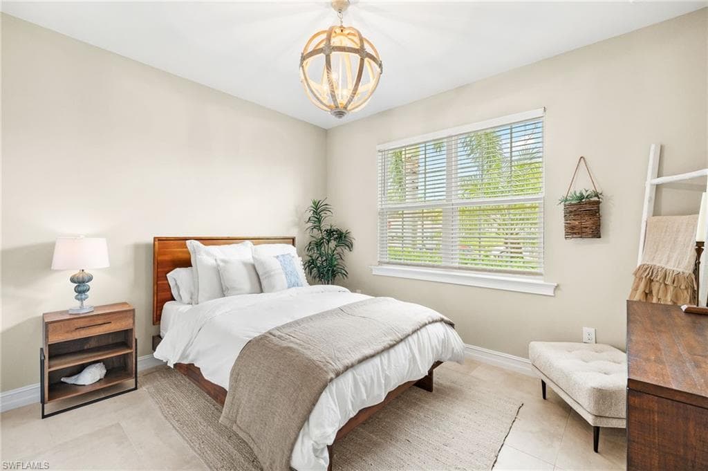 14546 Tropical DR-18
