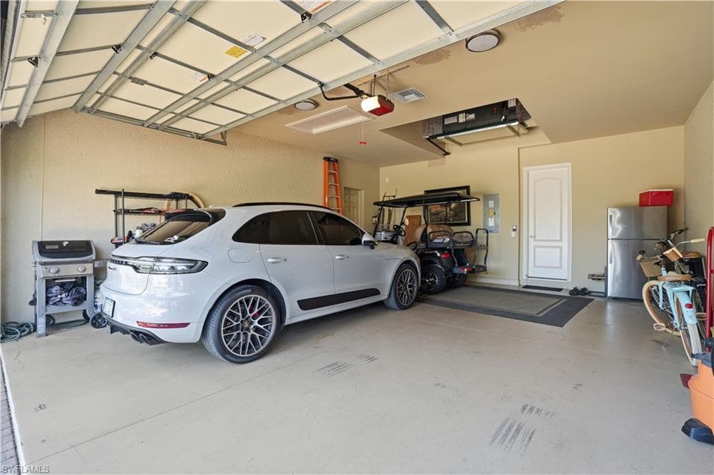 9450 Monteverdi WAY-26