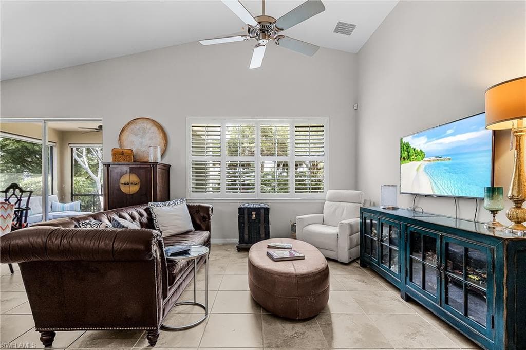 8446 Sumner AVE-13