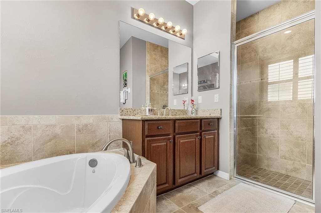 8446 Sumner AVE-17