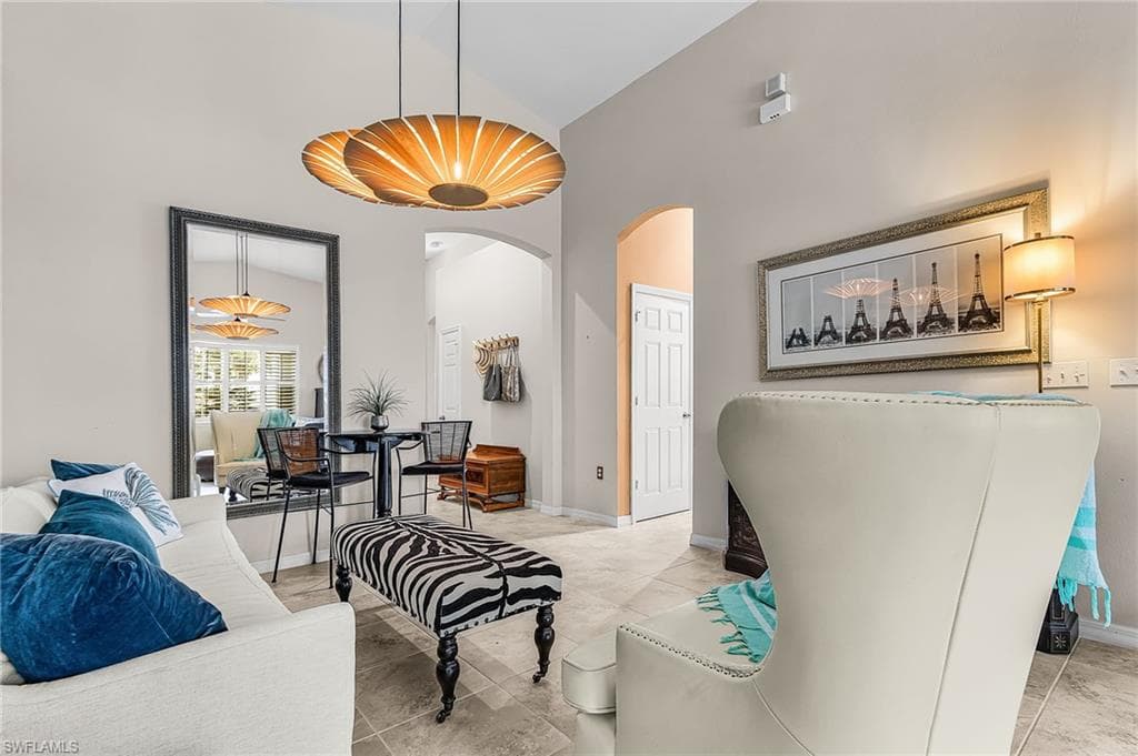 8446 Sumner AVE-8