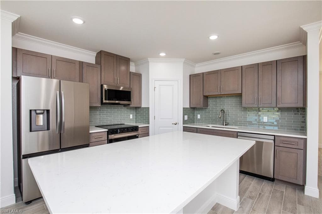 10536 Fountain Palm CIR-7