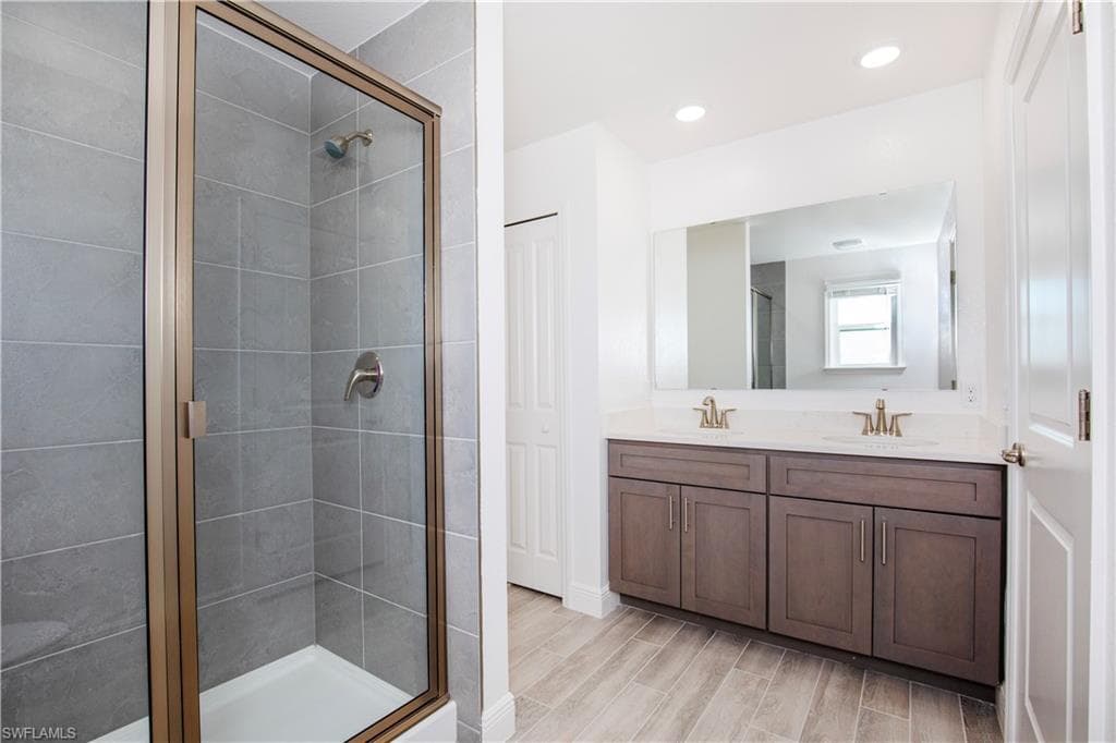 10536 Fountain Palm CIR-10