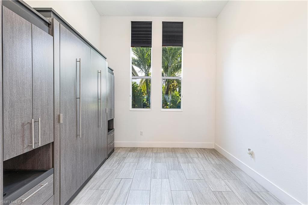 27180 Williams RD-21