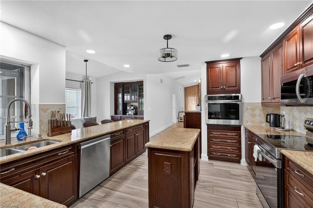 29 SE 10th AVE-14