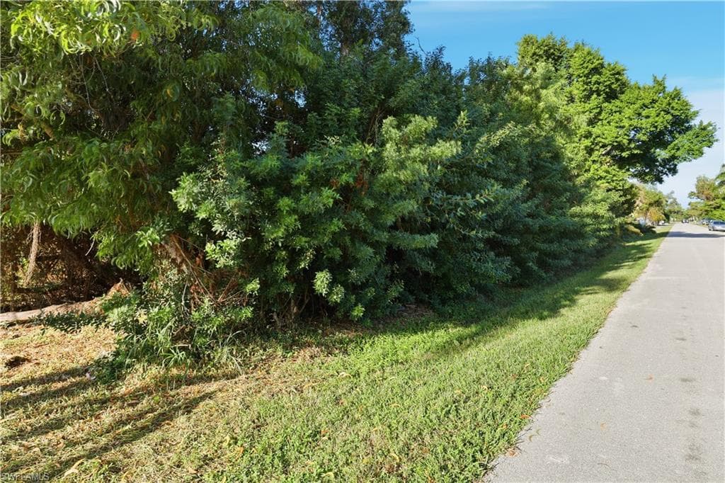 5477 Avenue D-1
