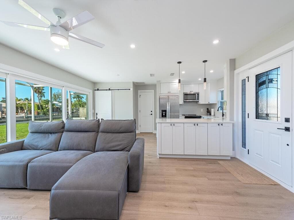 2772 Bayview DR-2