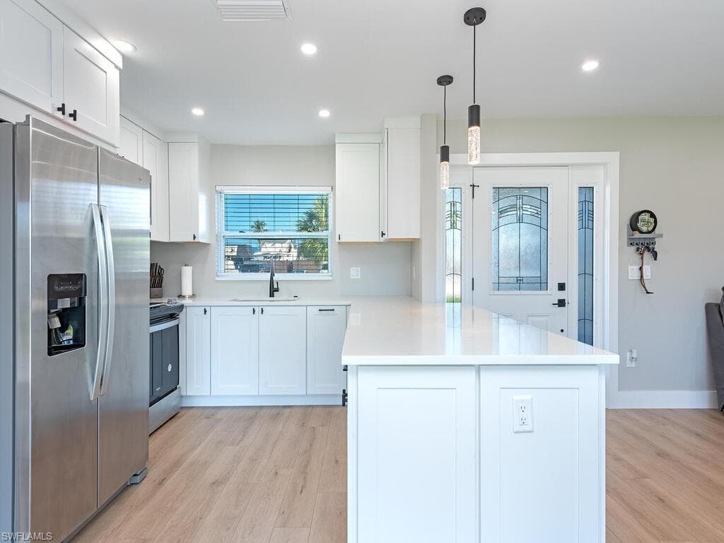2772 Bayview DR-3