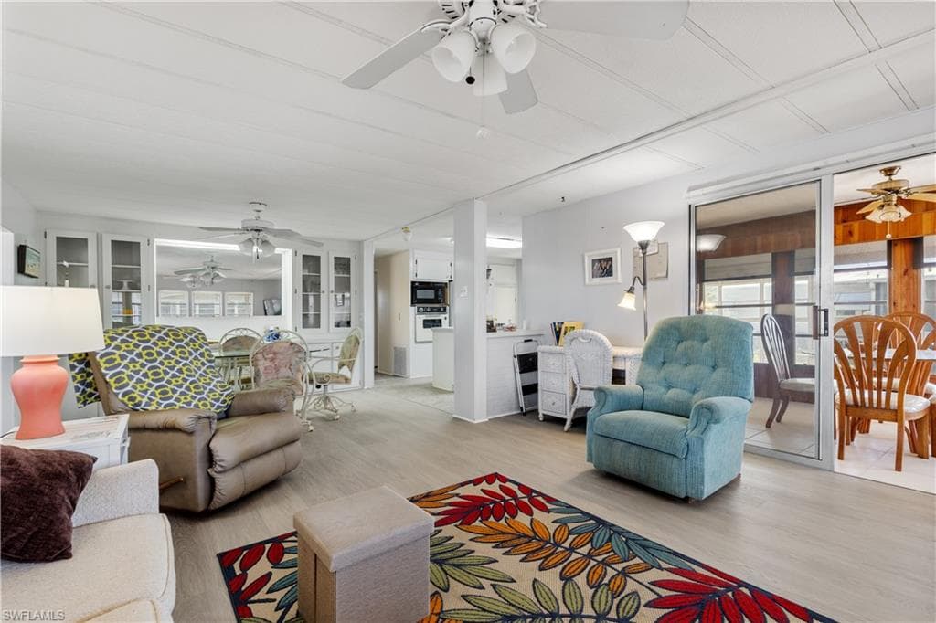 3373 Rainbow LN-6