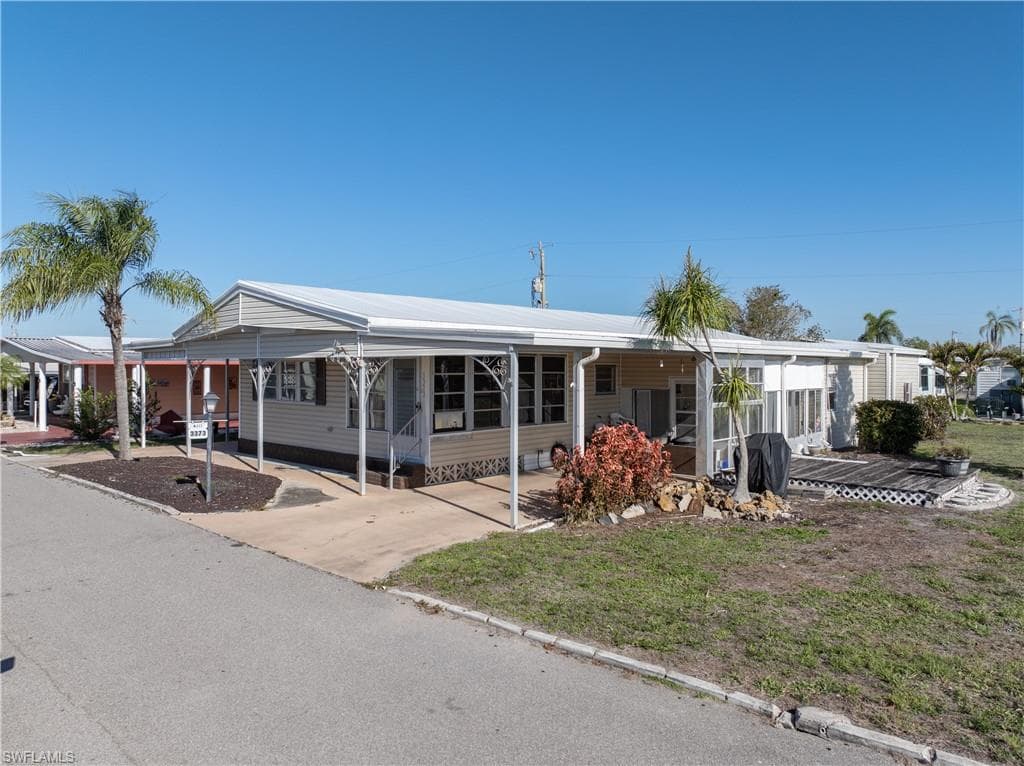 3373 Rainbow LN-42