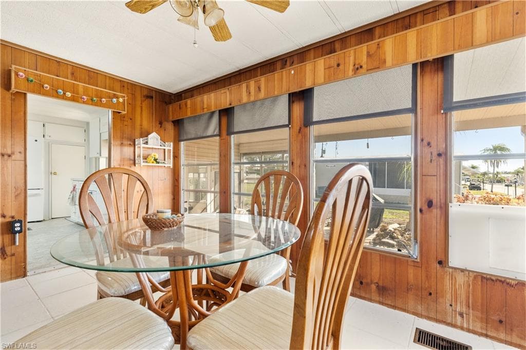 3373 Rainbow LN-17