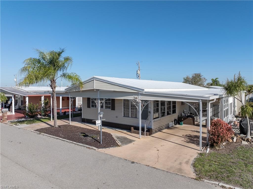 3373 Rainbow LN-43