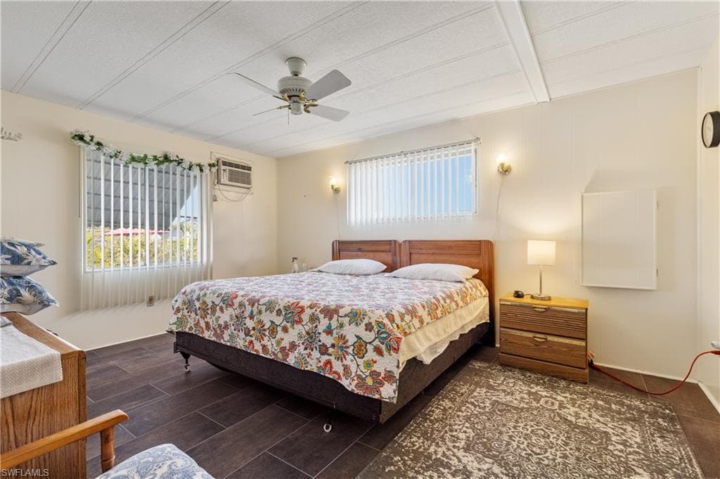 3373 Rainbow LN-26