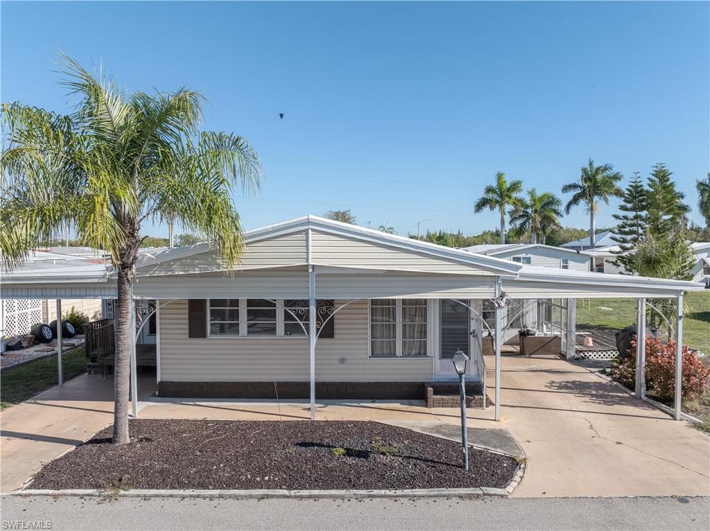 3373 Rainbow LN-32