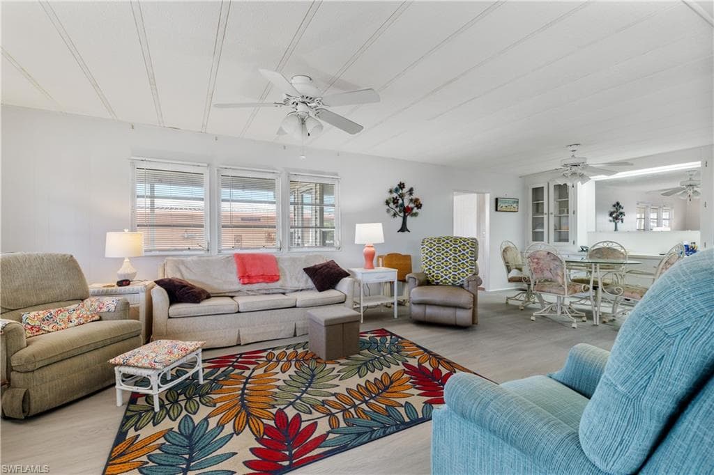 3373 Rainbow LN-5