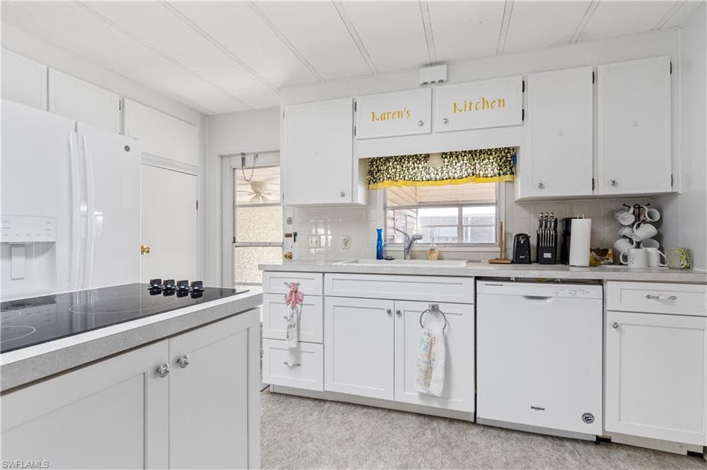 3373 Rainbow LN-10