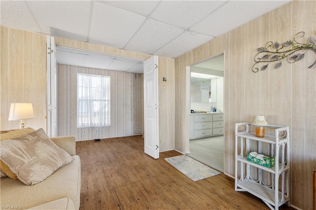 3373 Rainbow LN-19