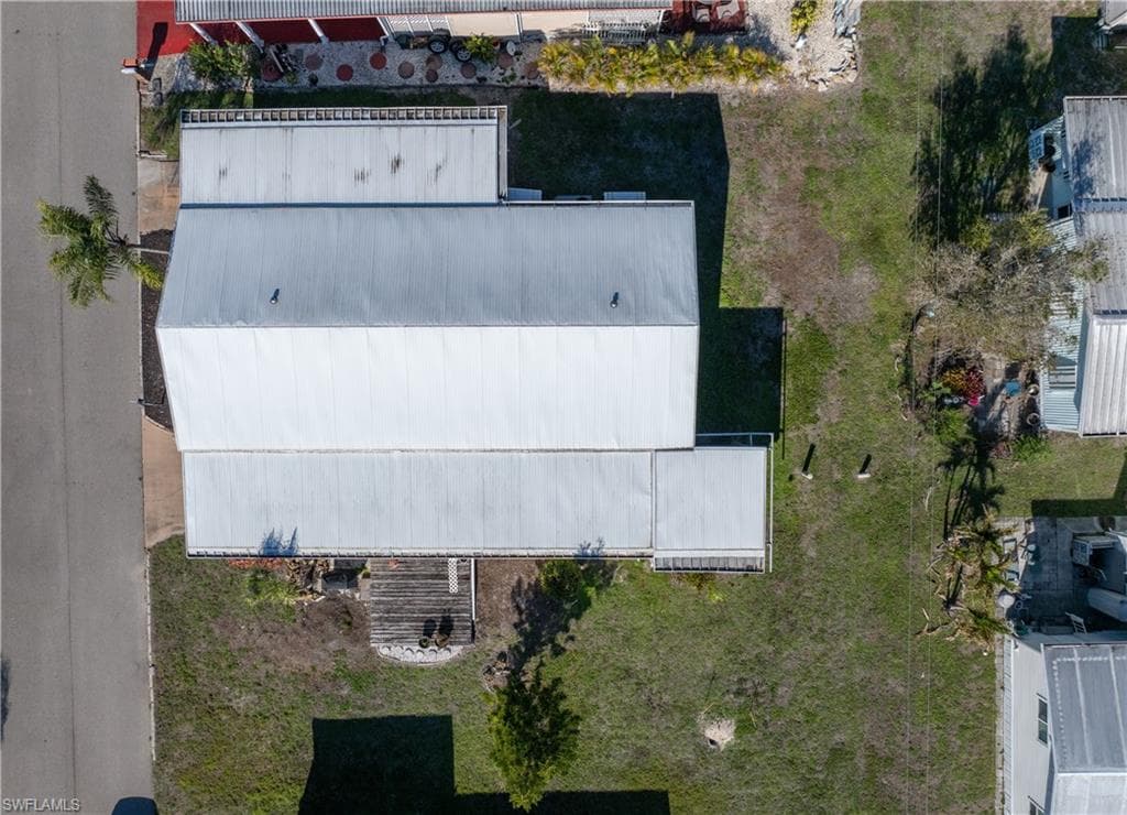 3373 Rainbow LN-40