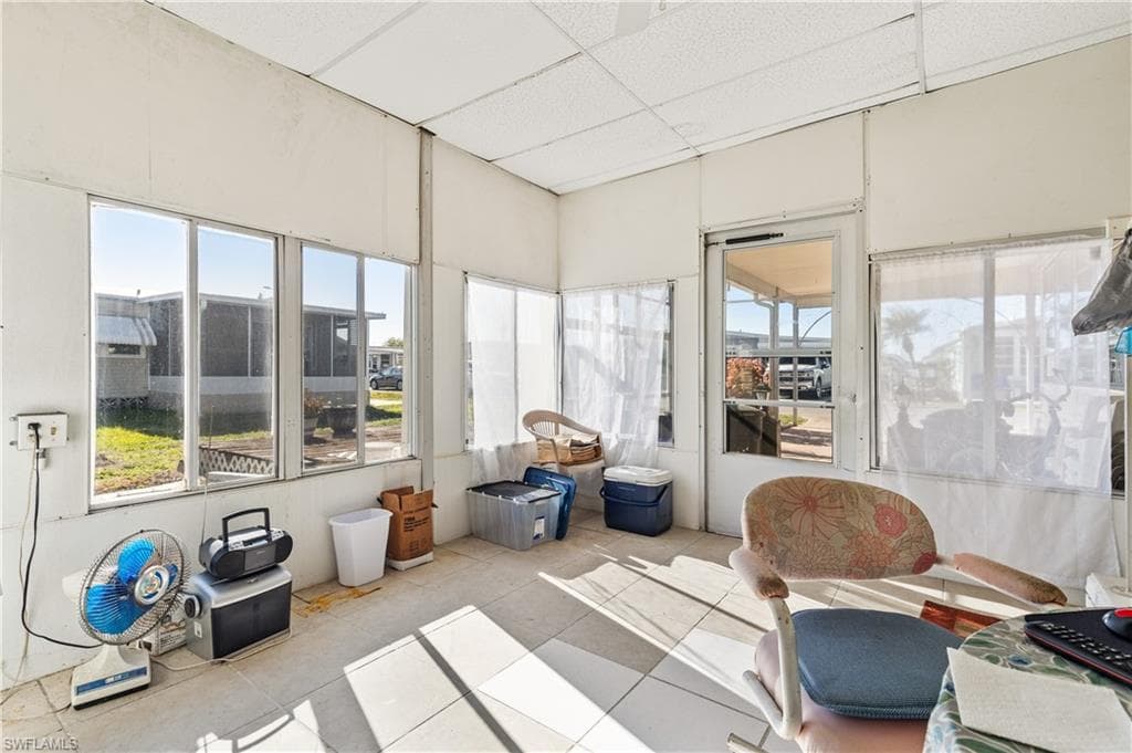 3373 Rainbow LN-29