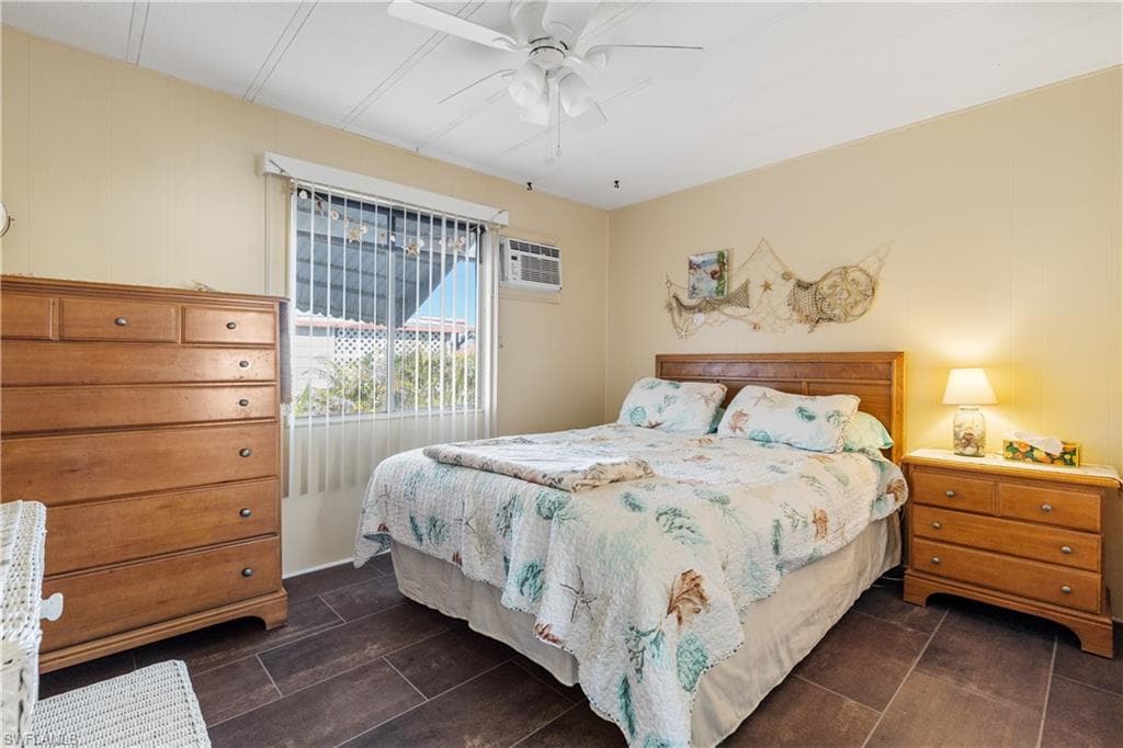 3373 Rainbow LN-21