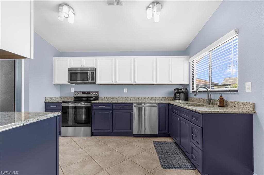6487 Royal Woods DR-18