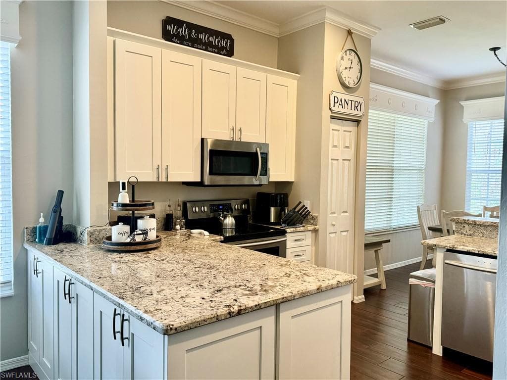 1061 Egrets Walk CIR 201-6