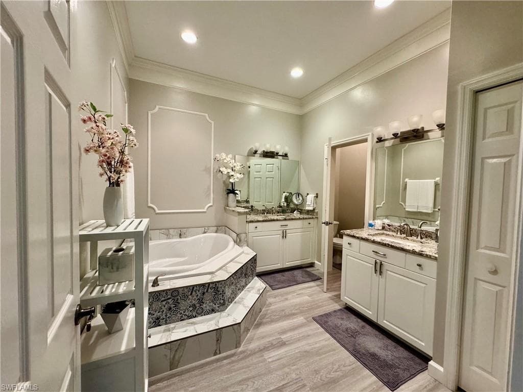 1061 Egrets Walk CIR 201-17
