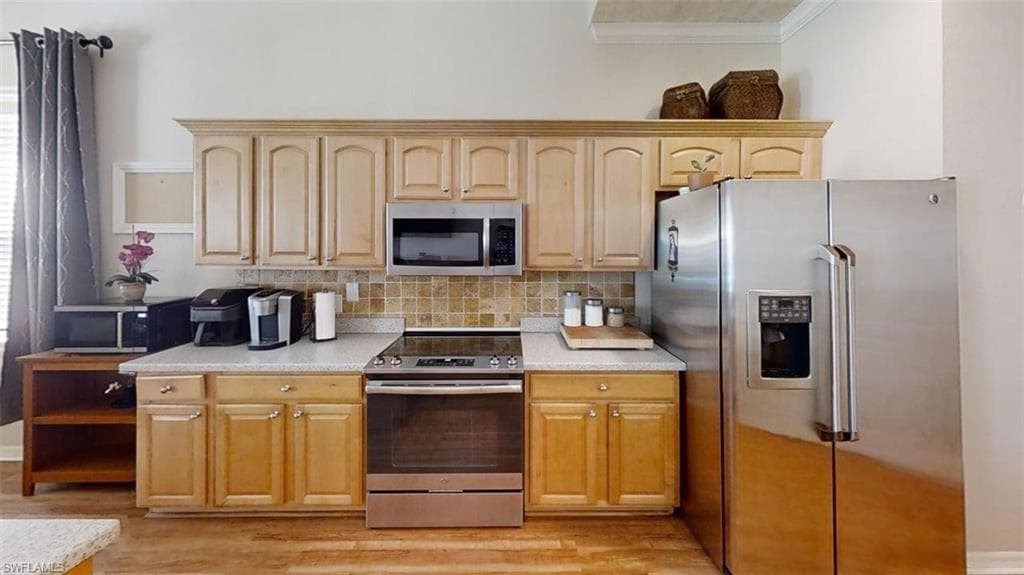 138 Burnt Pine DR-9