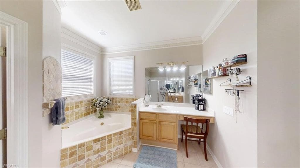 138 Burnt Pine DR-14