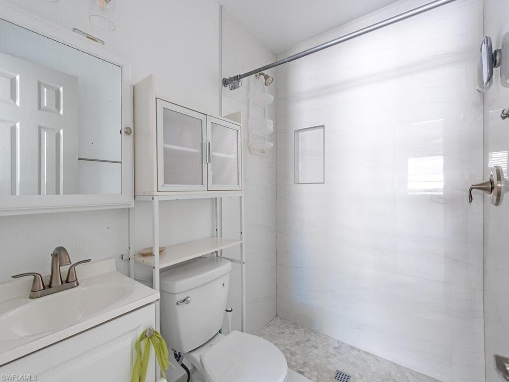 2836 Bayview DR-8