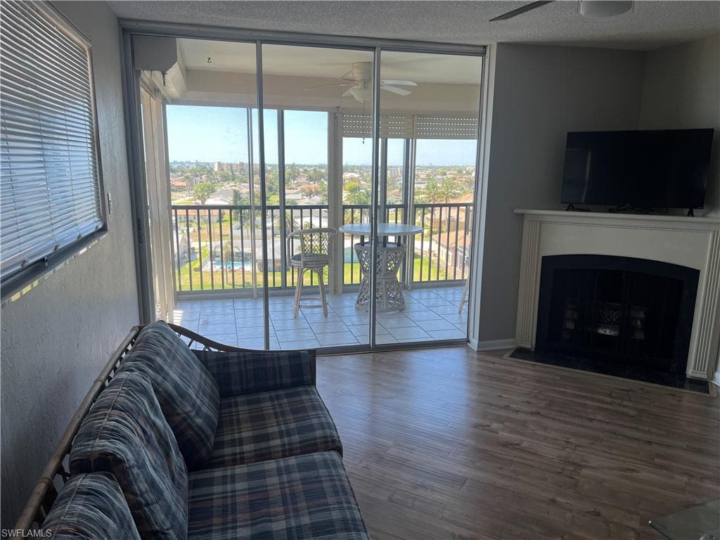 4260 SE 20th PL 801-8