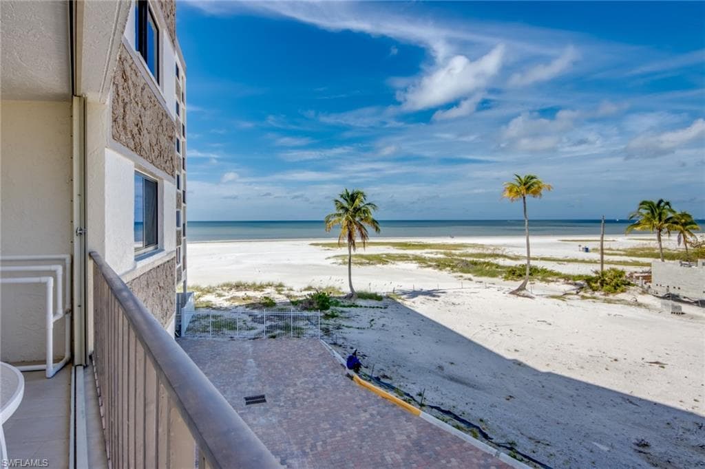 2532 Estero BLVD 208-1