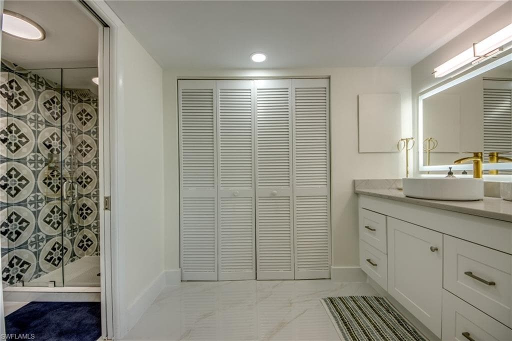 2532 Estero BLVD 208-5