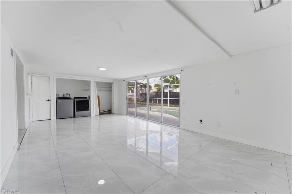 1637 Winkler AVE-13
