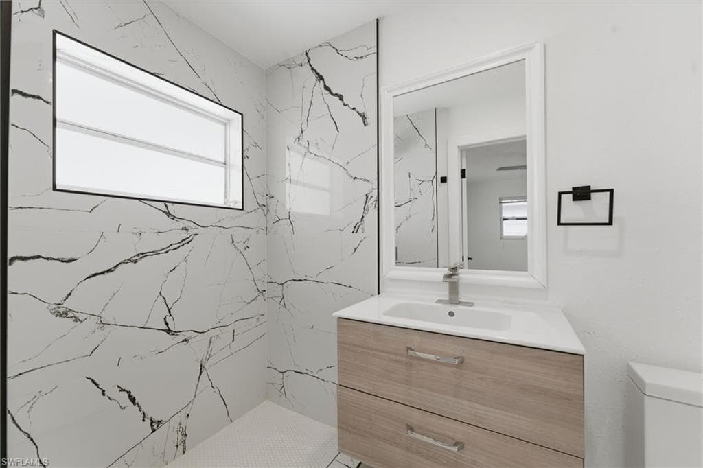 1637 Winkler AVE-26