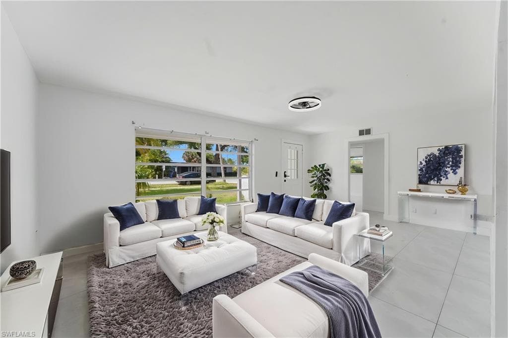 1637 Winkler AVE-7