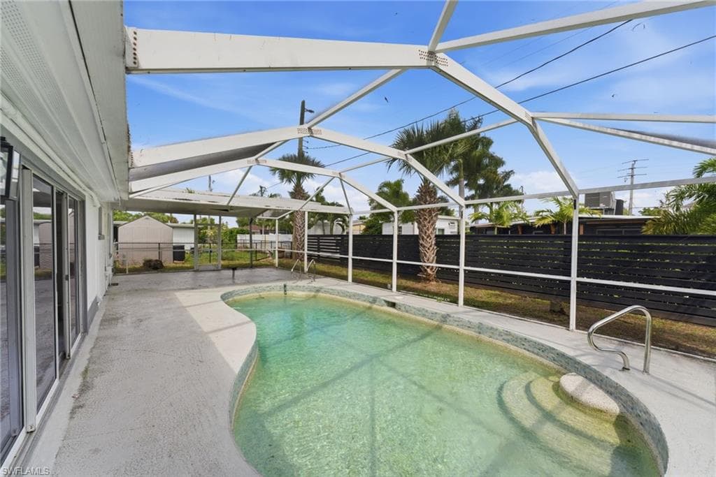 1637 Winkler AVE-30