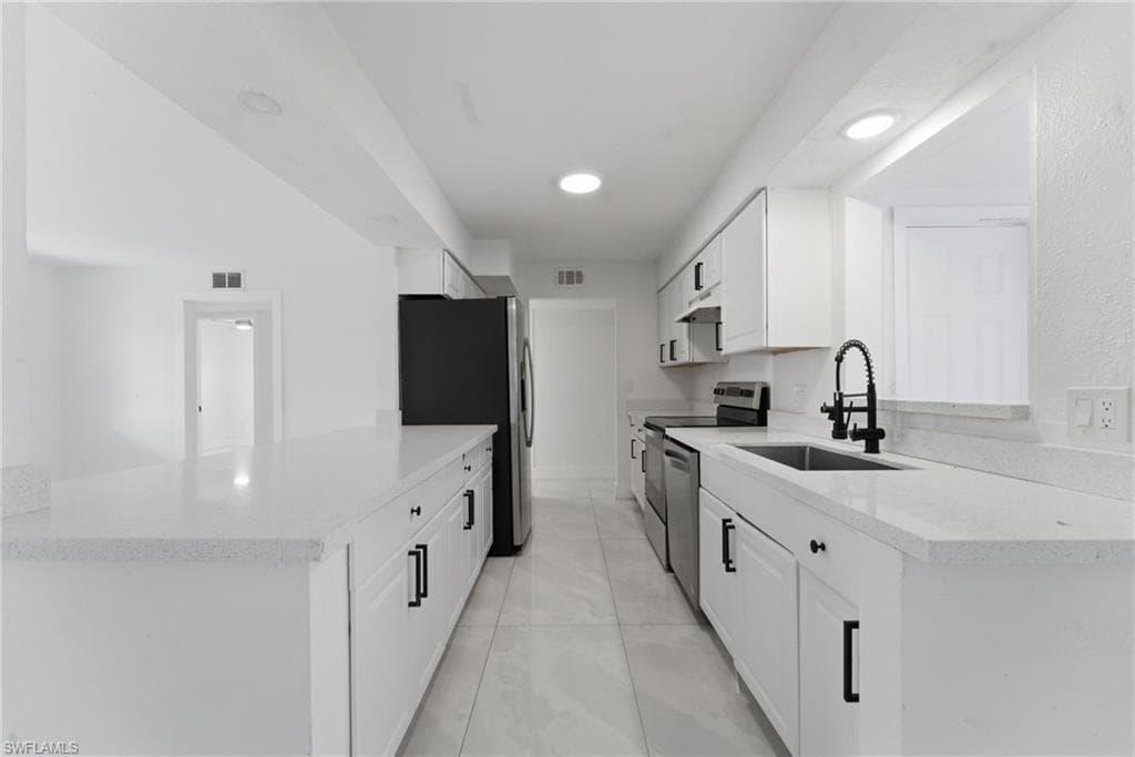 1637 Winkler AVE-10