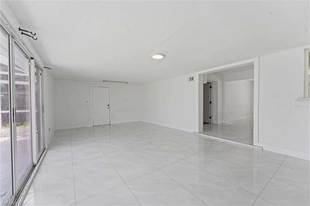 1637 Winkler AVE-15