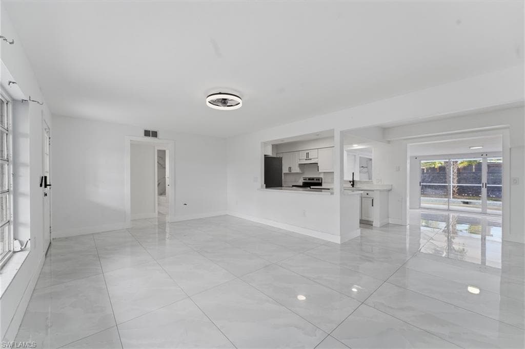 1637 Winkler AVE-8
