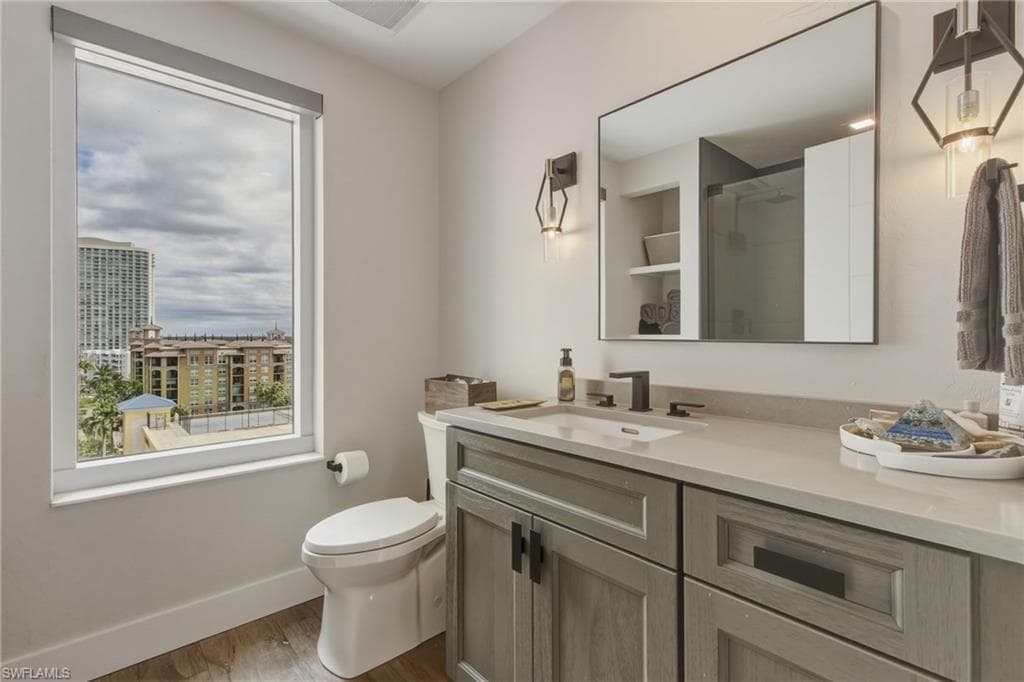 2743 1st ST 904-10