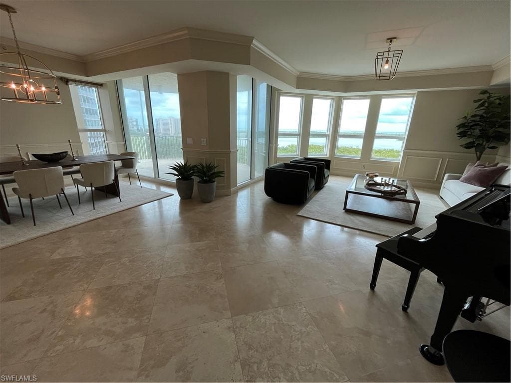 285 Grande WAY 701-3