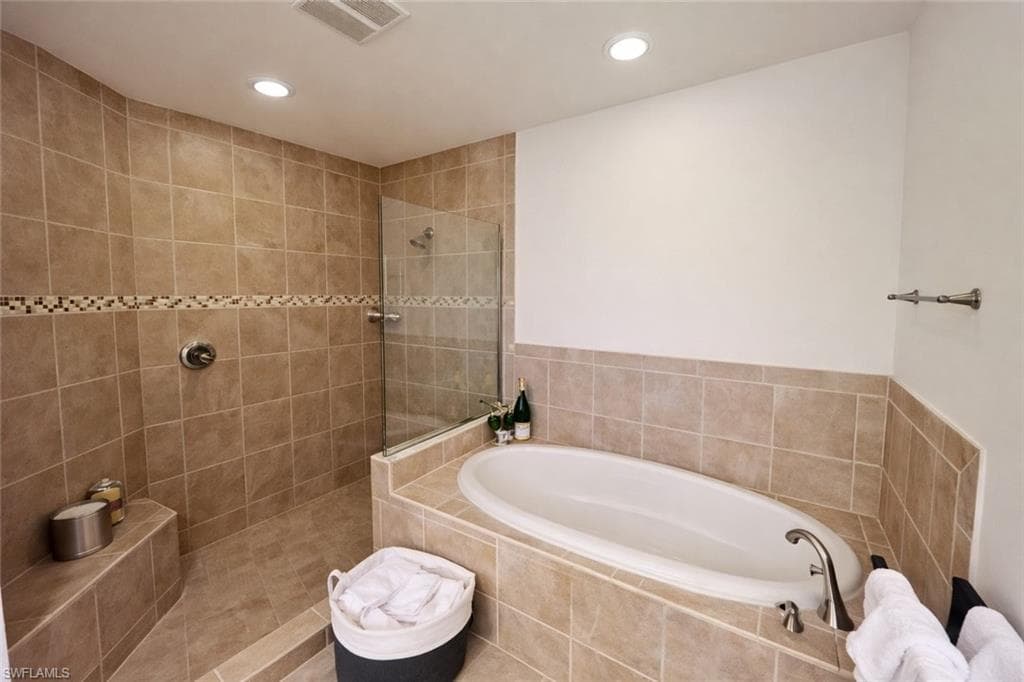 2547 Marquesa Royale LN 3-201-17