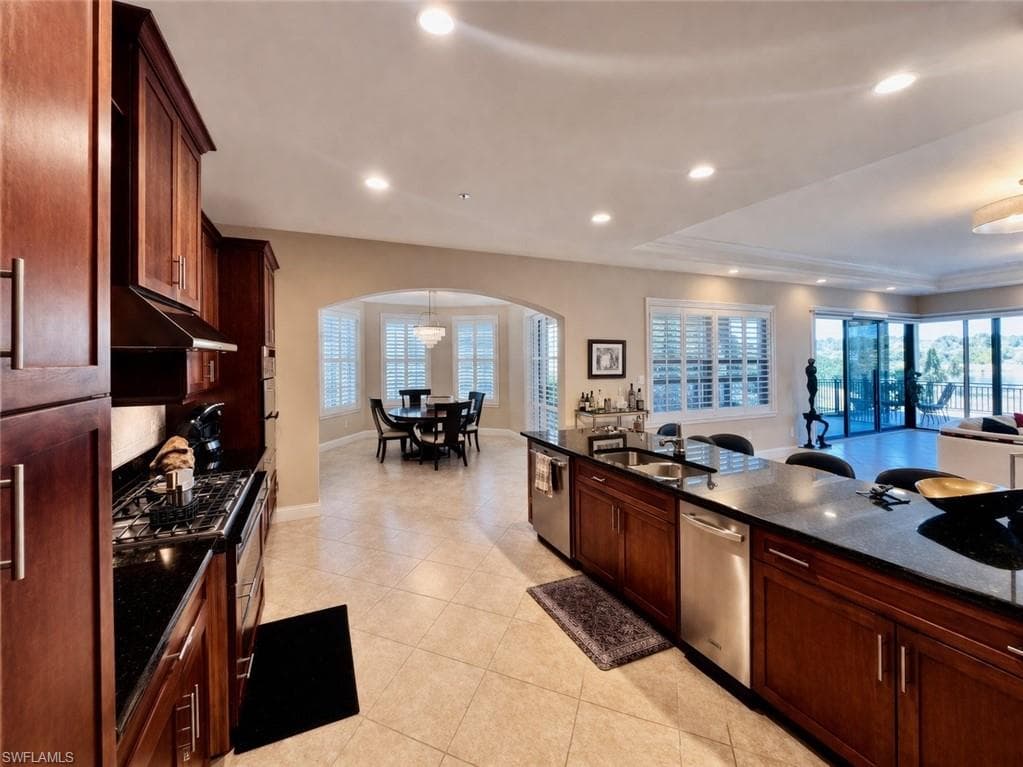 2547 Marquesa Royale LN 3-201-8