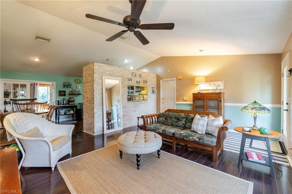 4730 Pembrooke LN-6