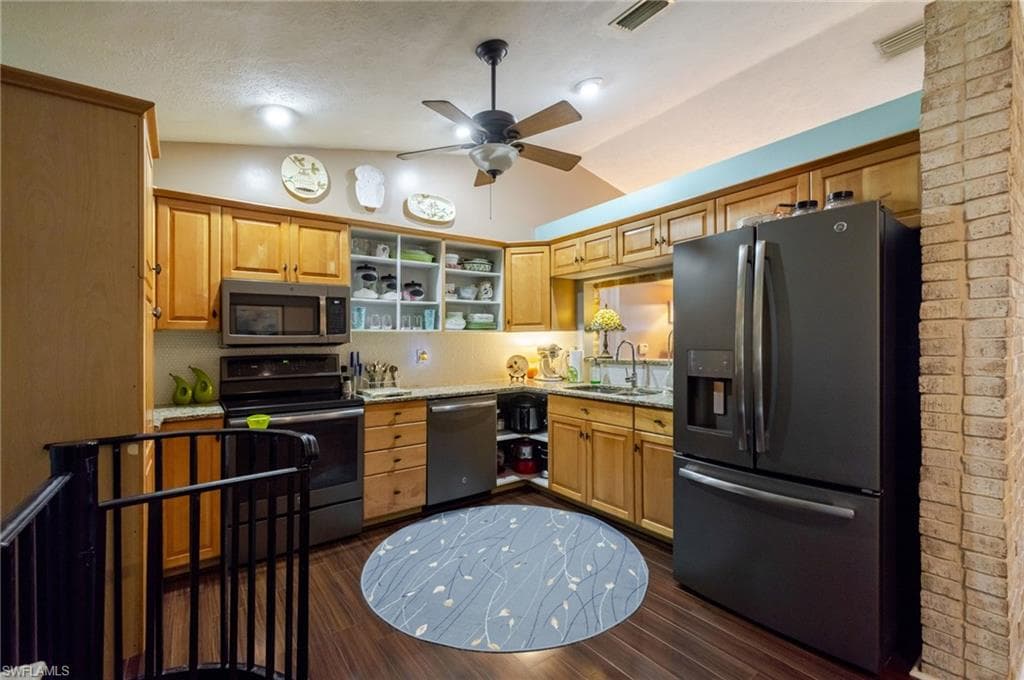 4730 Pembrooke LN-8