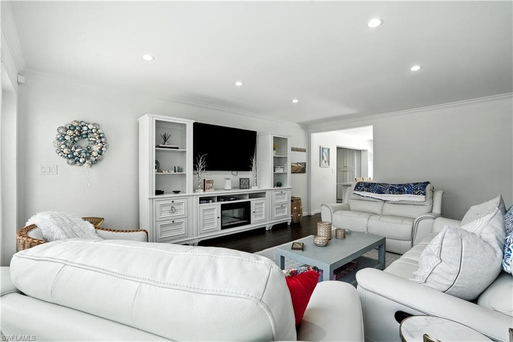 1063 22nd AVE N-6