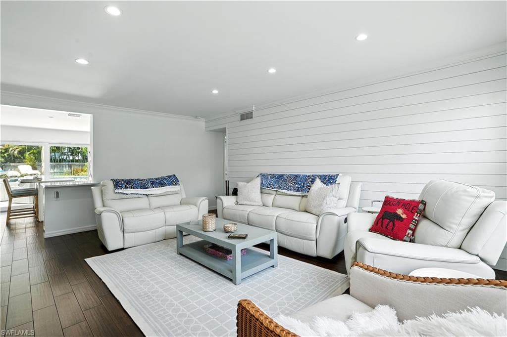 1063 22nd AVE N-5
