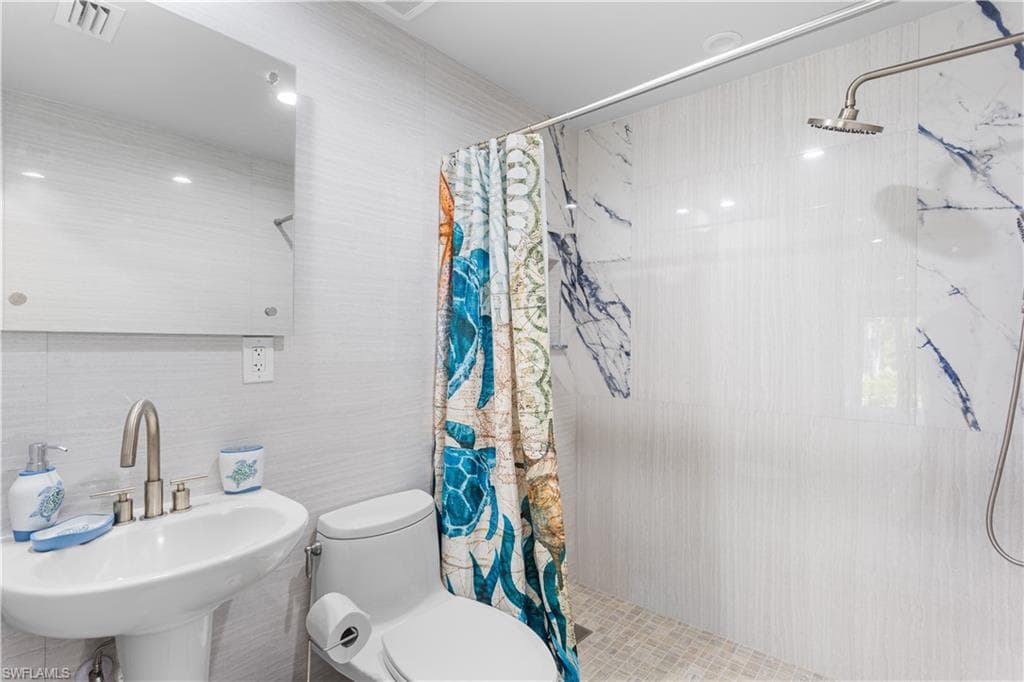 240 Southwinds DR-23